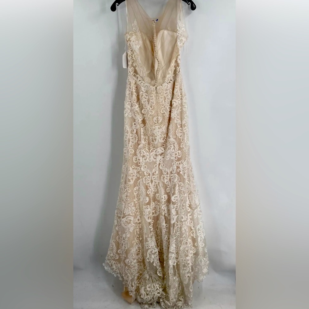 Ivory Ashley & Justin wedding dress size 10. Brand new with the tag! Paid $1495.